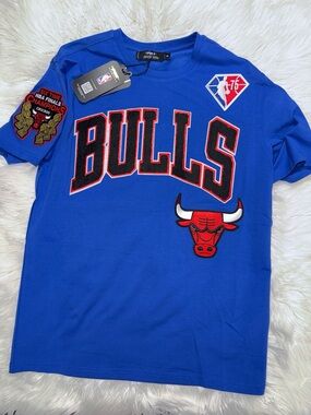 SOLD OUT Chicago Bulls Chenille Tee ❤️💙🔥 NWT